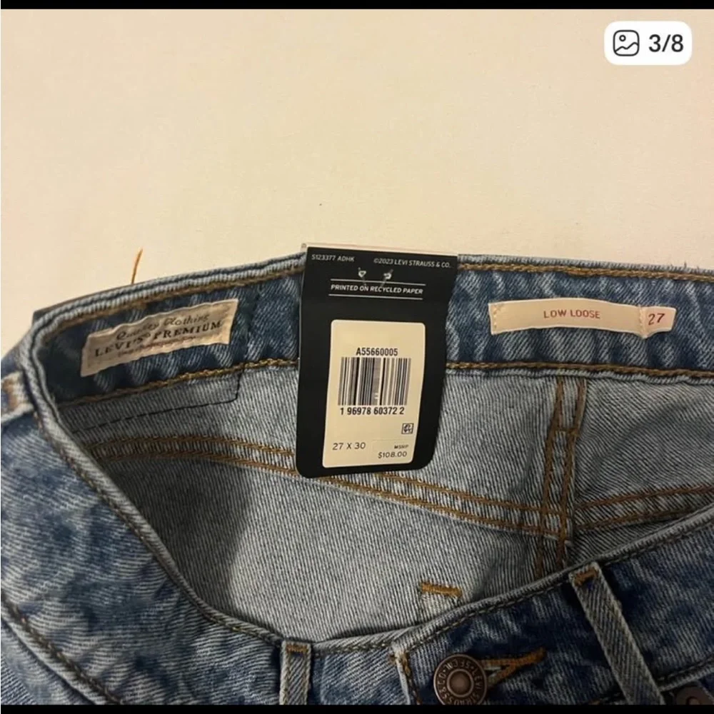 NWT Levi Low Loose Jeans - Picture 3 of 4